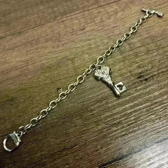 Rebelle Goth Key Thick Chain Bracelet - Picture 4 of 5